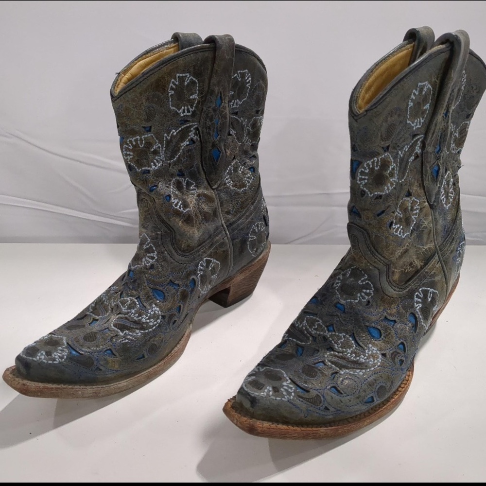 Vintage Corral Embroidered Western Cowboy Boots Gray w/Blue Inlay Size 7